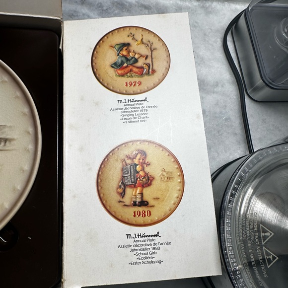 1980 MJ Hummel 10th Annual Decorative Collectable Plate - Picture 5 of 10
